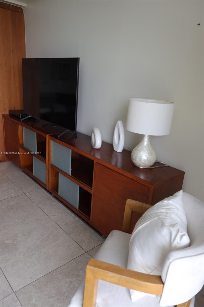 50 Biscayne Blvd #606, Miami FL 33132