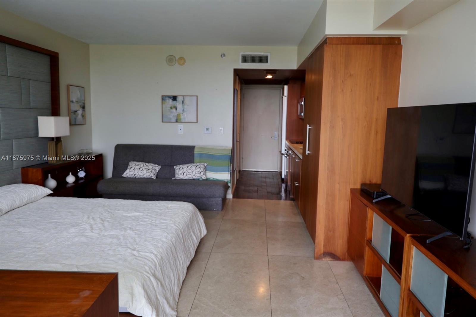 50 Biscayne Blvd #606, Miami FL 33132