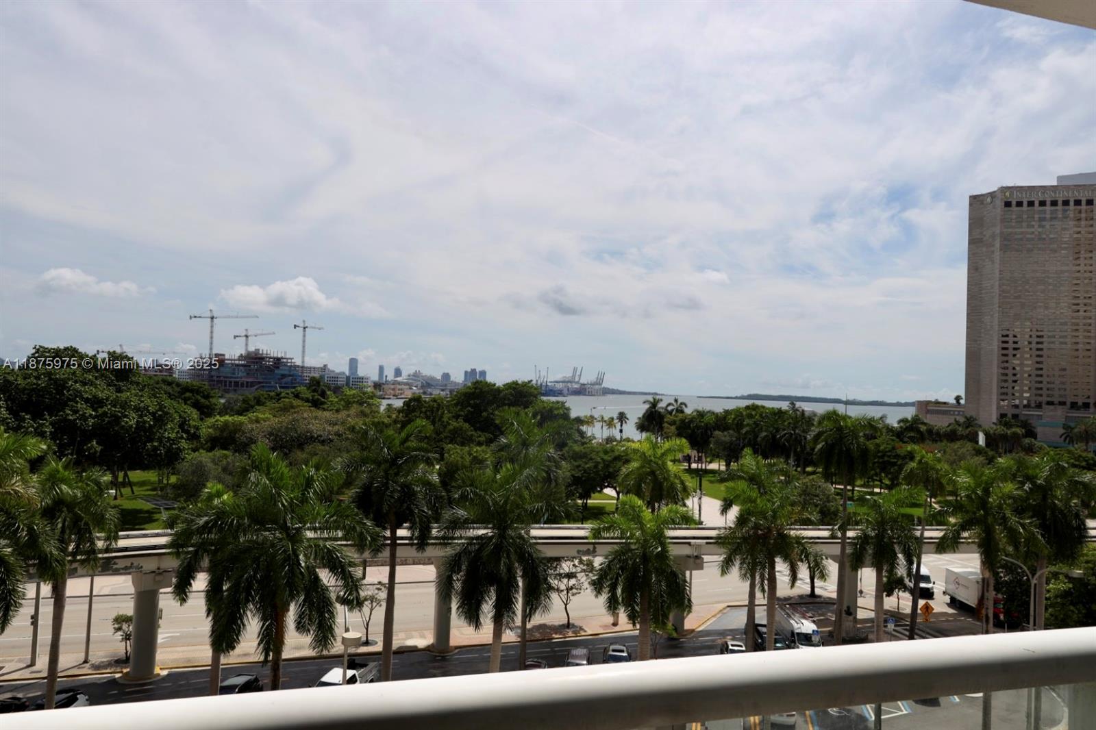50 Biscayne Blvd #606, Miami FL 33132