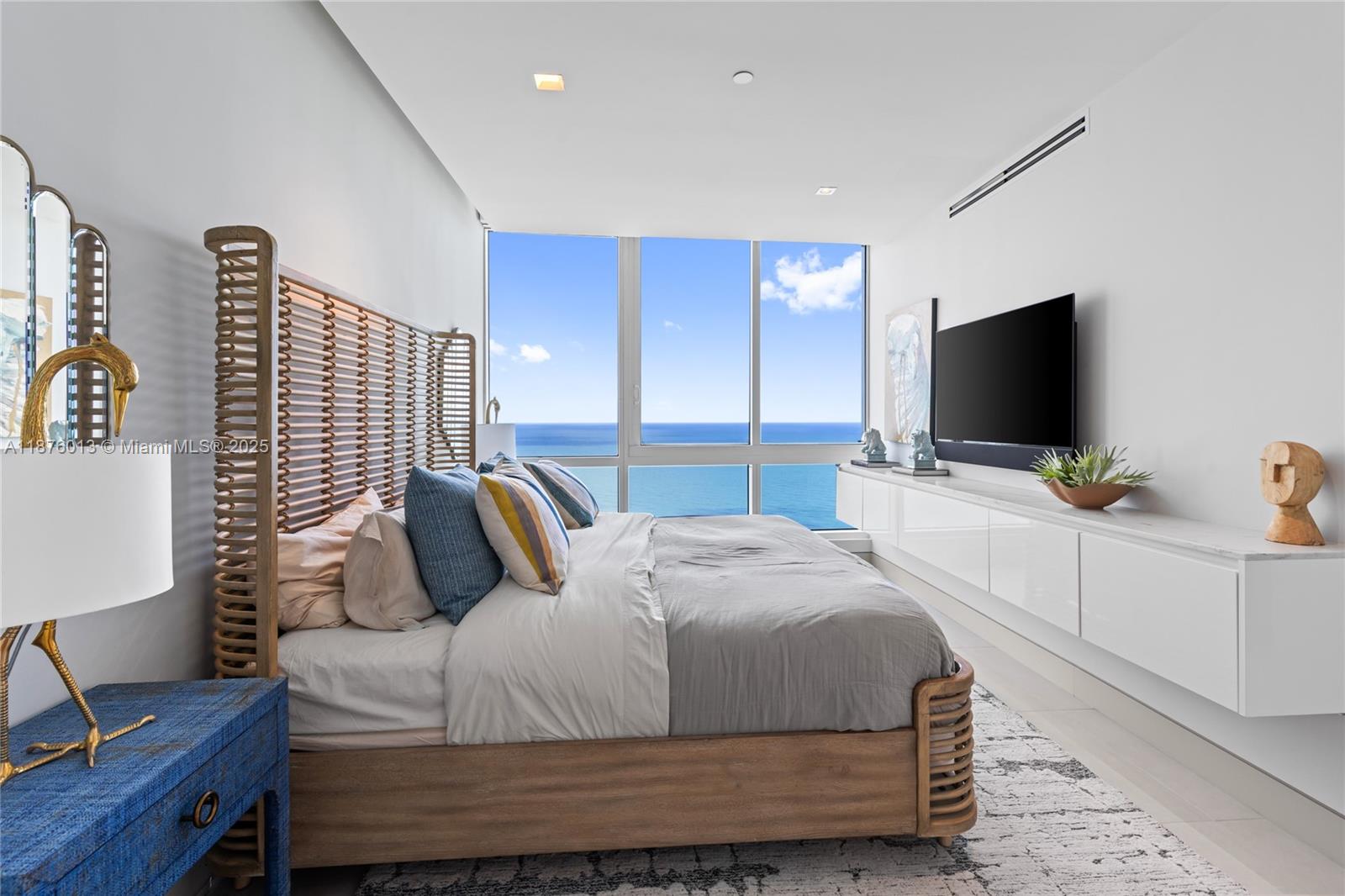 100 S Pointe Dr #3605, Miami Beach FL 33139