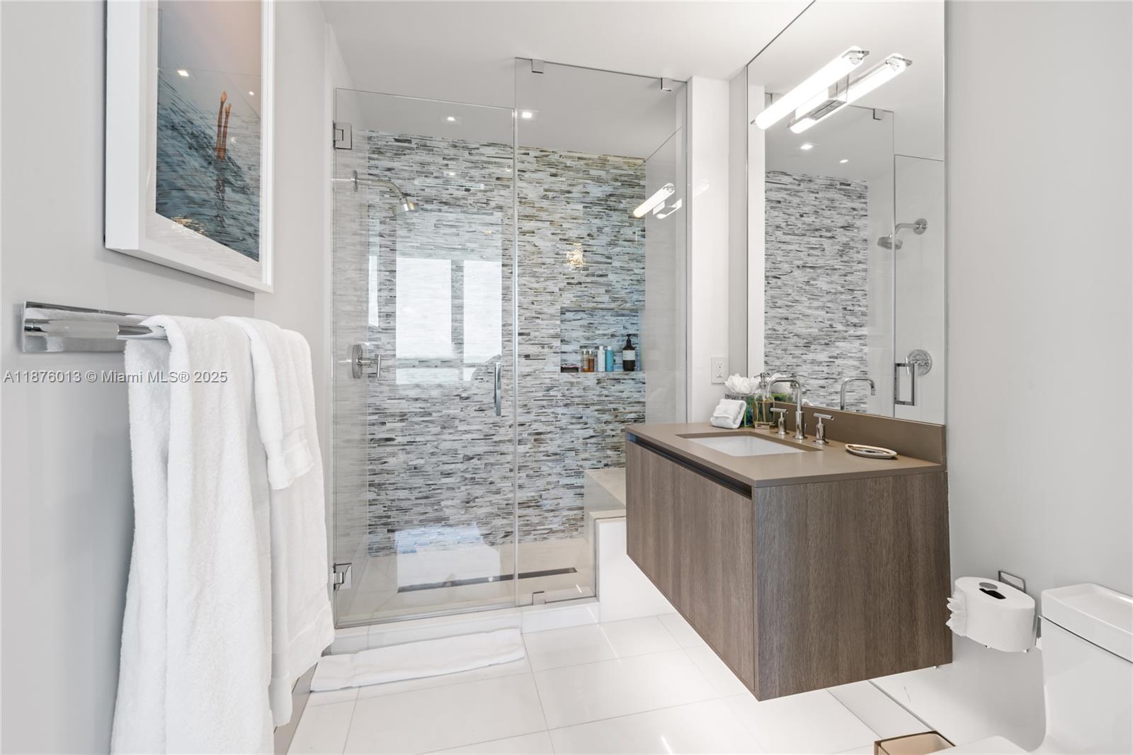 100 S Pointe Dr #3605, Miami Beach FL 33139
