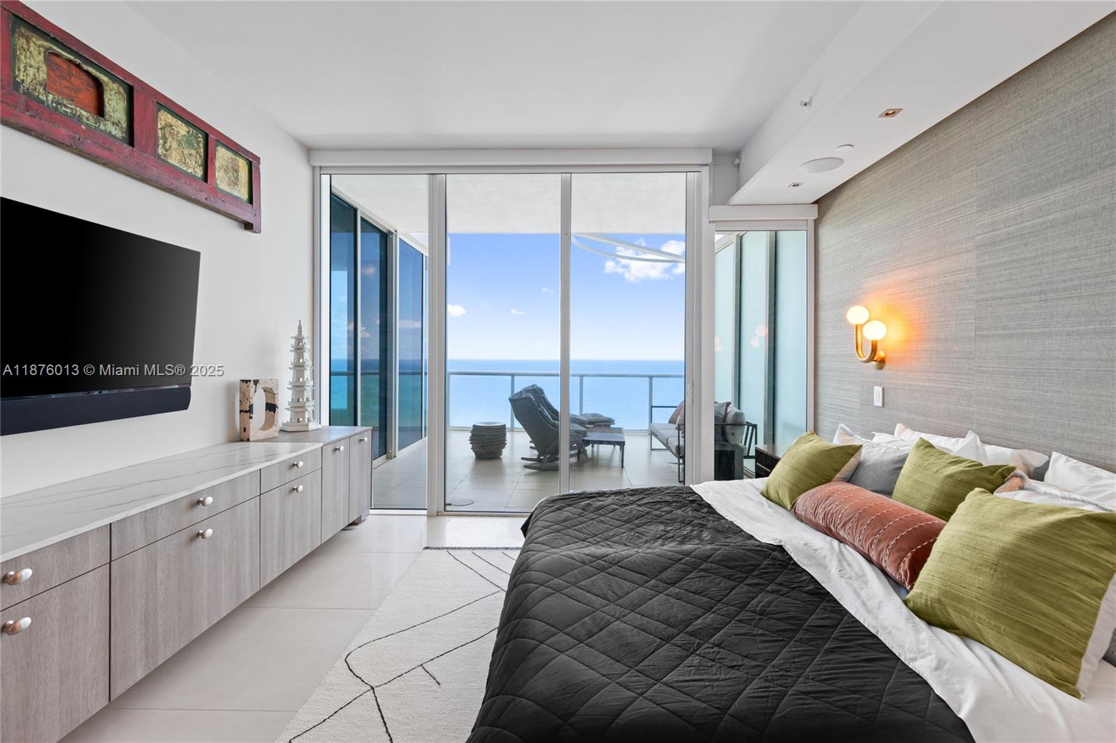 100 S Pointe Dr #3605, Miami Beach FL 33139