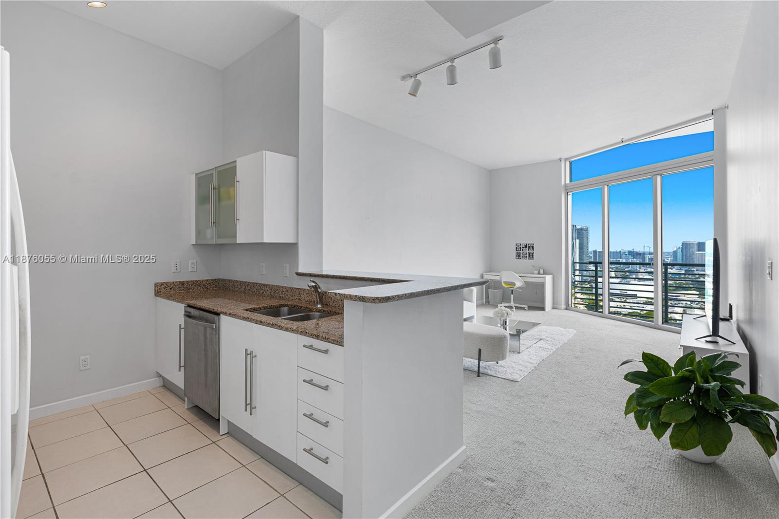 325 S Biscayne Blvd #UPH18, Miami FL 33131
