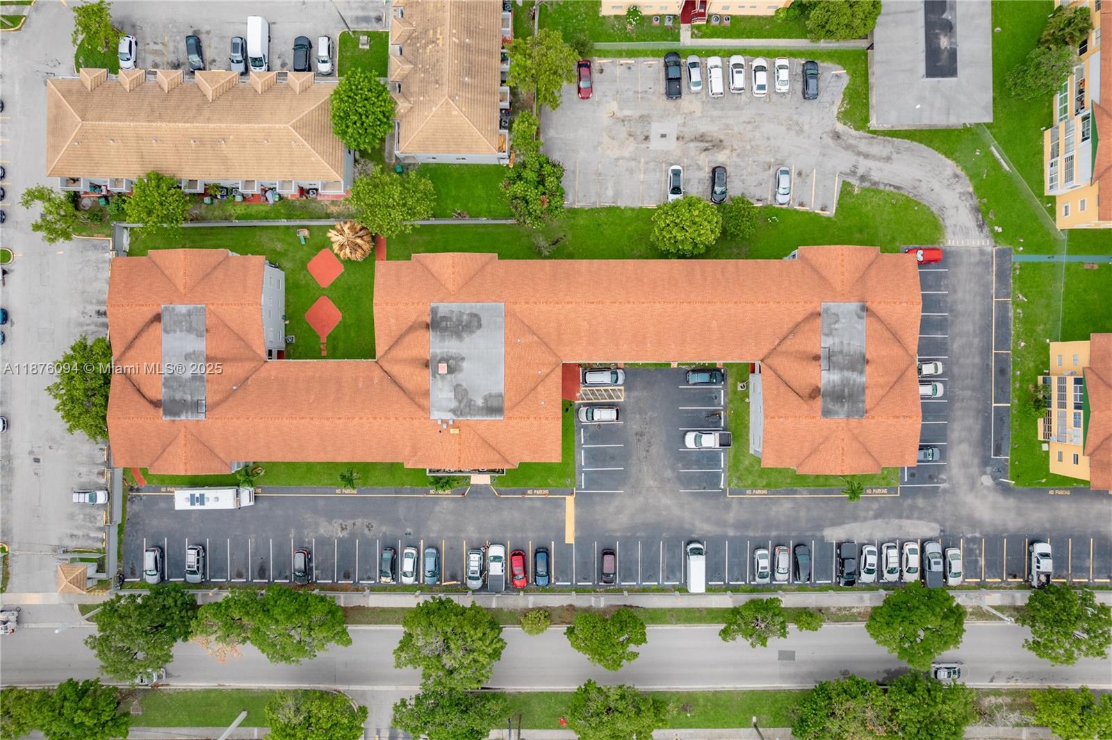 120 Royal Palm Rd #315, Hialeah Gardens FL 33016