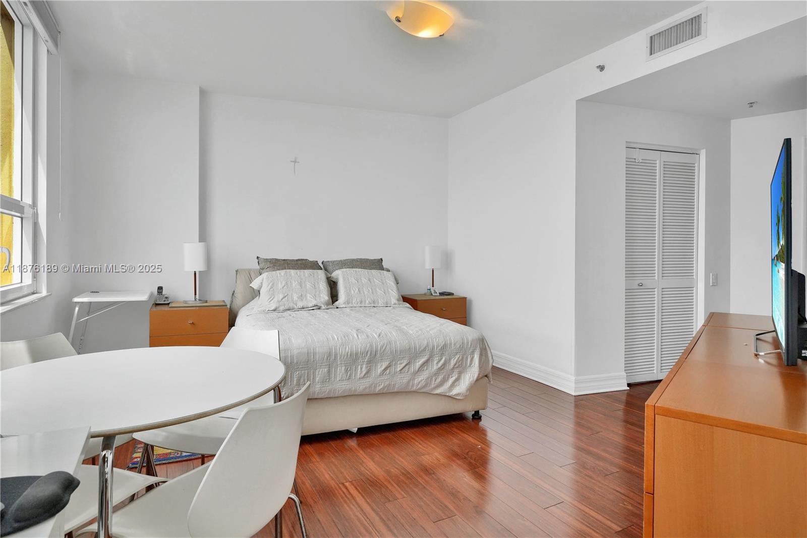 808 Brickell Key Dr #2506, Miami FL 33131