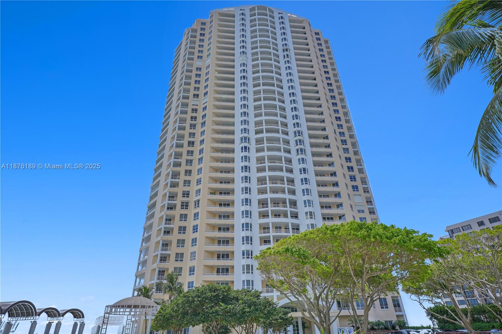 808 Brickell Key Dr #2506, Miami FL 33131
