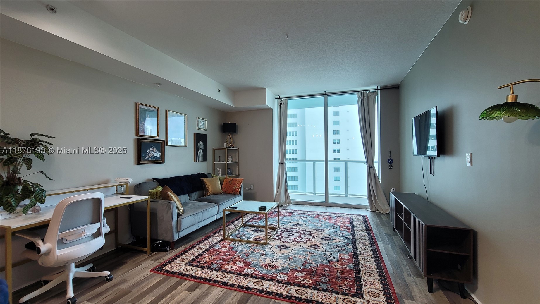 1900 N Bayshore Dr #2009, Miami FL 33132