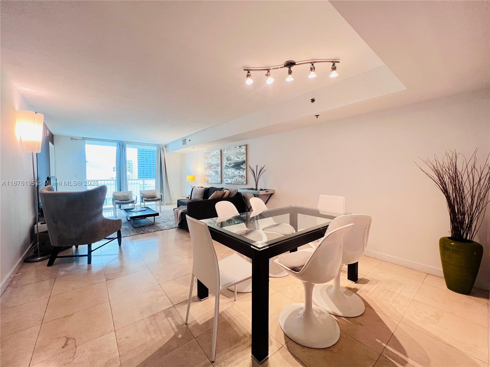 1200 Brickell Bay Dr #2809, Miami FL 33131