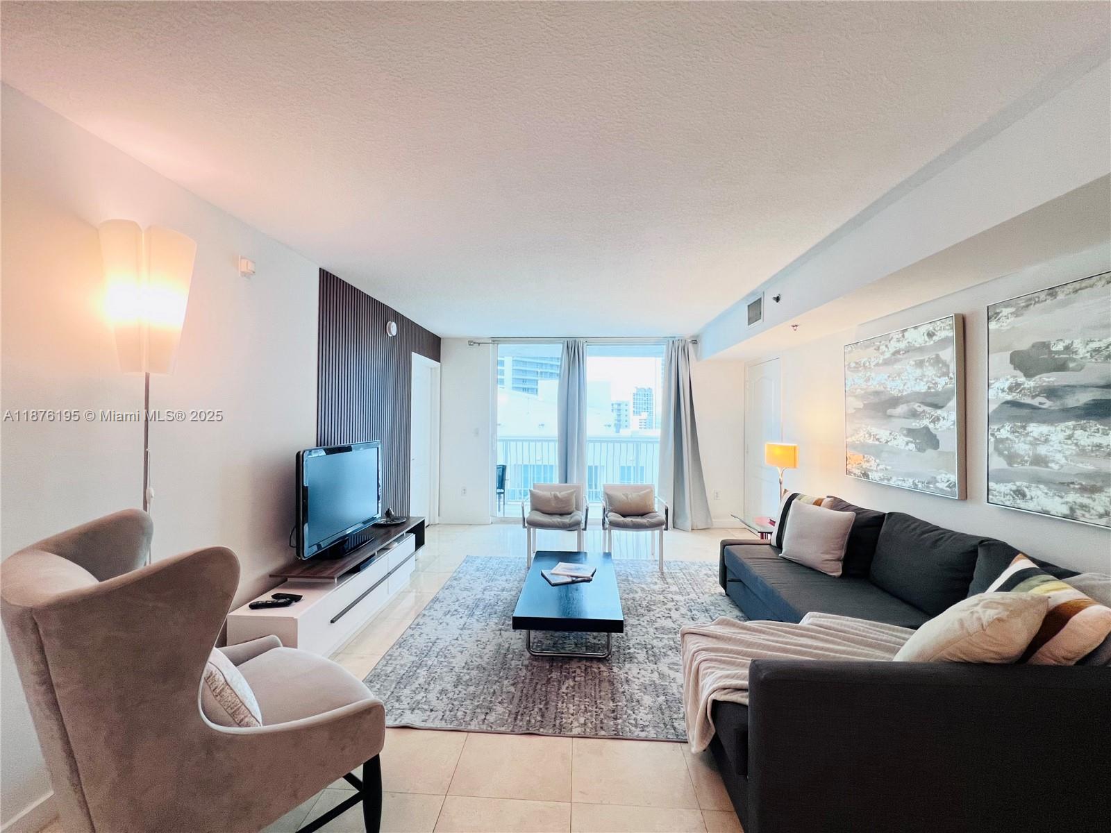 1200 Brickell Bay Dr #2809, Miami FL 33131