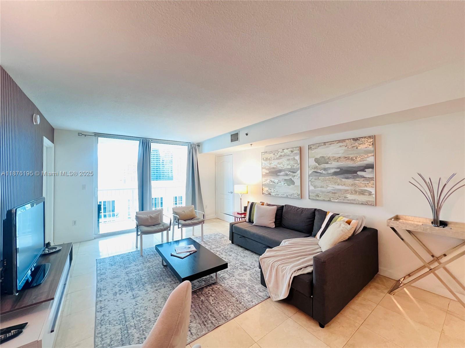 1200 Brickell Bay Dr #2809, Miami FL 33131