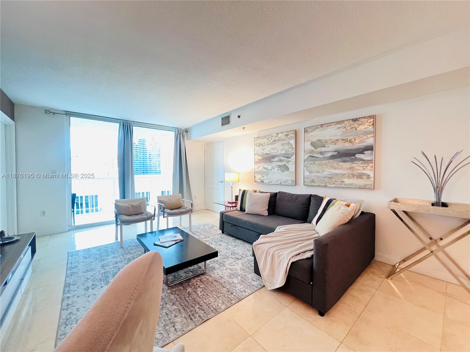 1200 Brickell Bay Dr #2809, Miami FL 33131