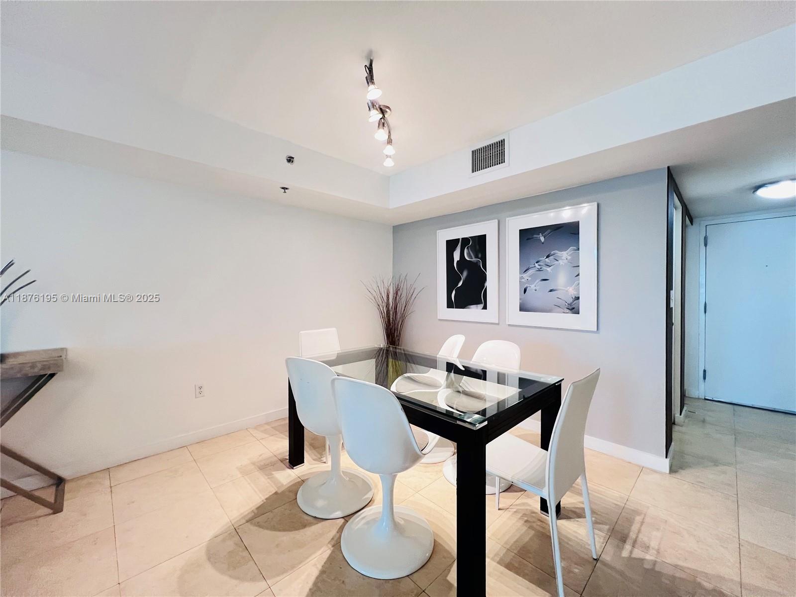 1200 Brickell Bay Dr #2809, Miami FL 33131