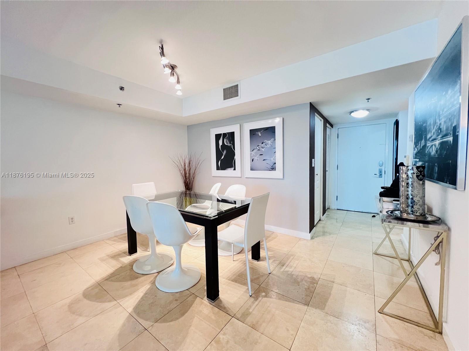 1200 Brickell Bay Dr #2809, Miami FL 33131