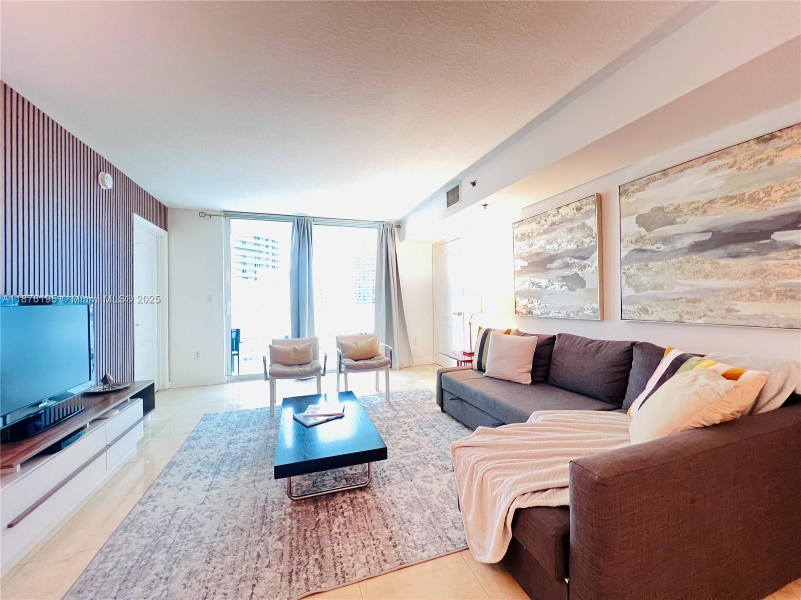 1200 Brickell Bay Dr #2809, Miami FL 33131