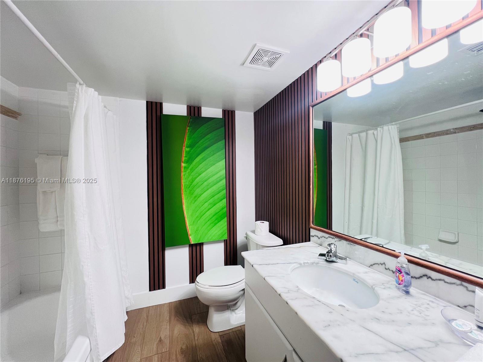 1200 Brickell Bay Dr #2809, Miami FL 33131