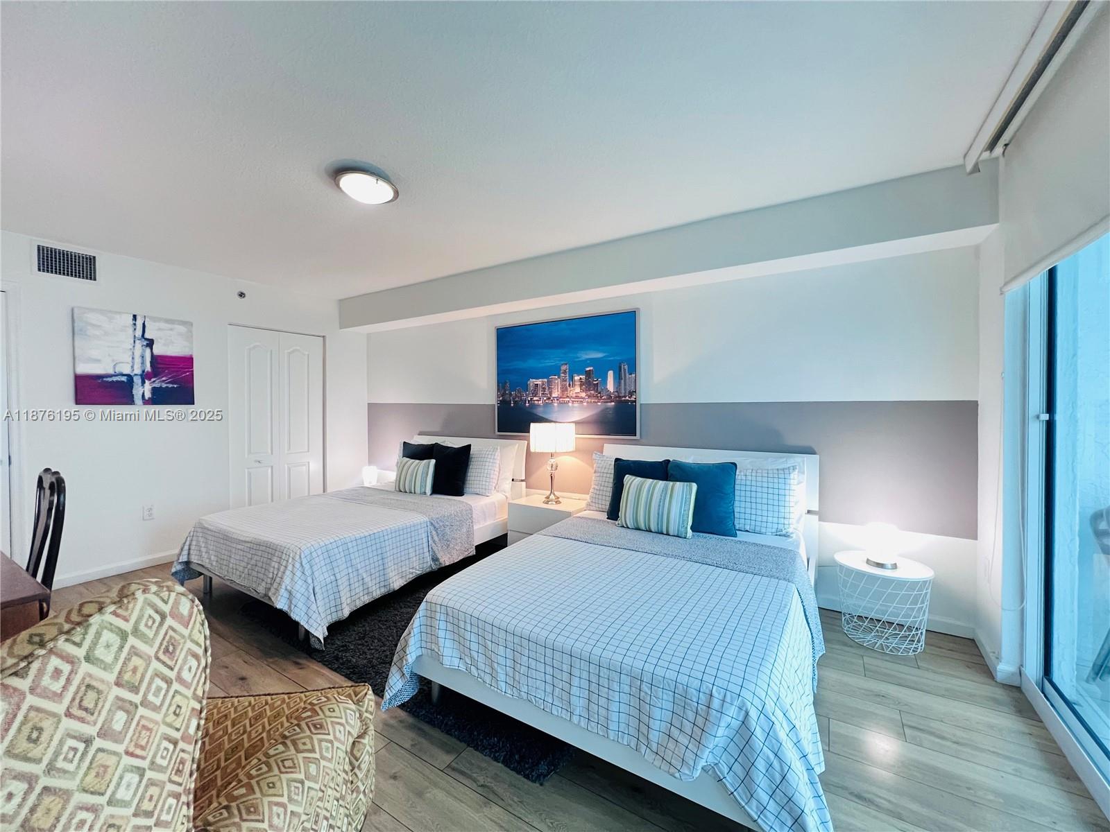 1200 Brickell Bay Dr #2809, Miami FL 33131