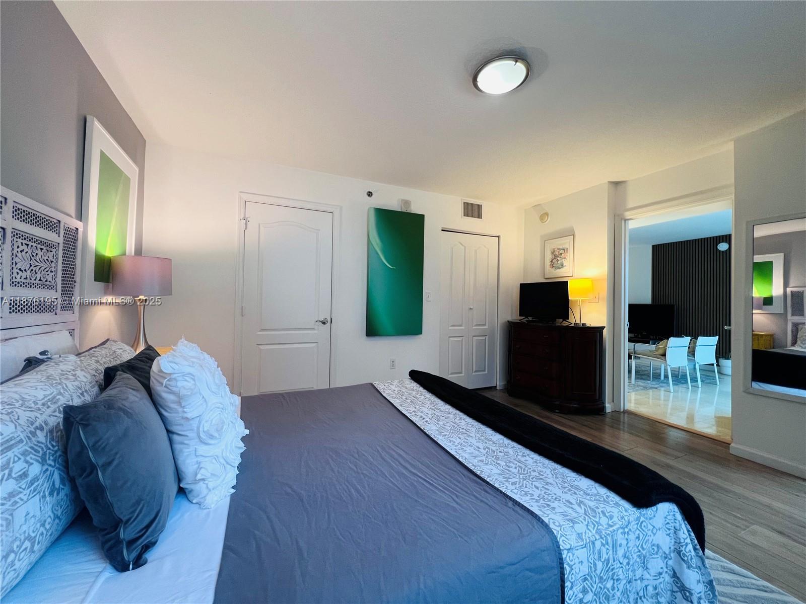 1200 Brickell Bay Dr #2809, Miami FL 33131