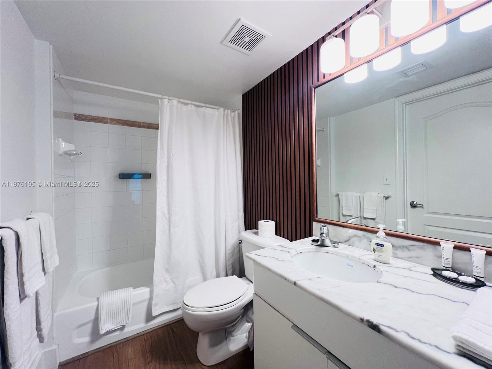 1200 Brickell Bay Dr #2809, Miami FL 33131