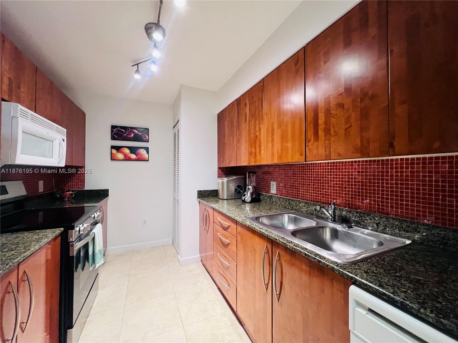 1200 Brickell Bay Dr #2809, Miami FL 33131