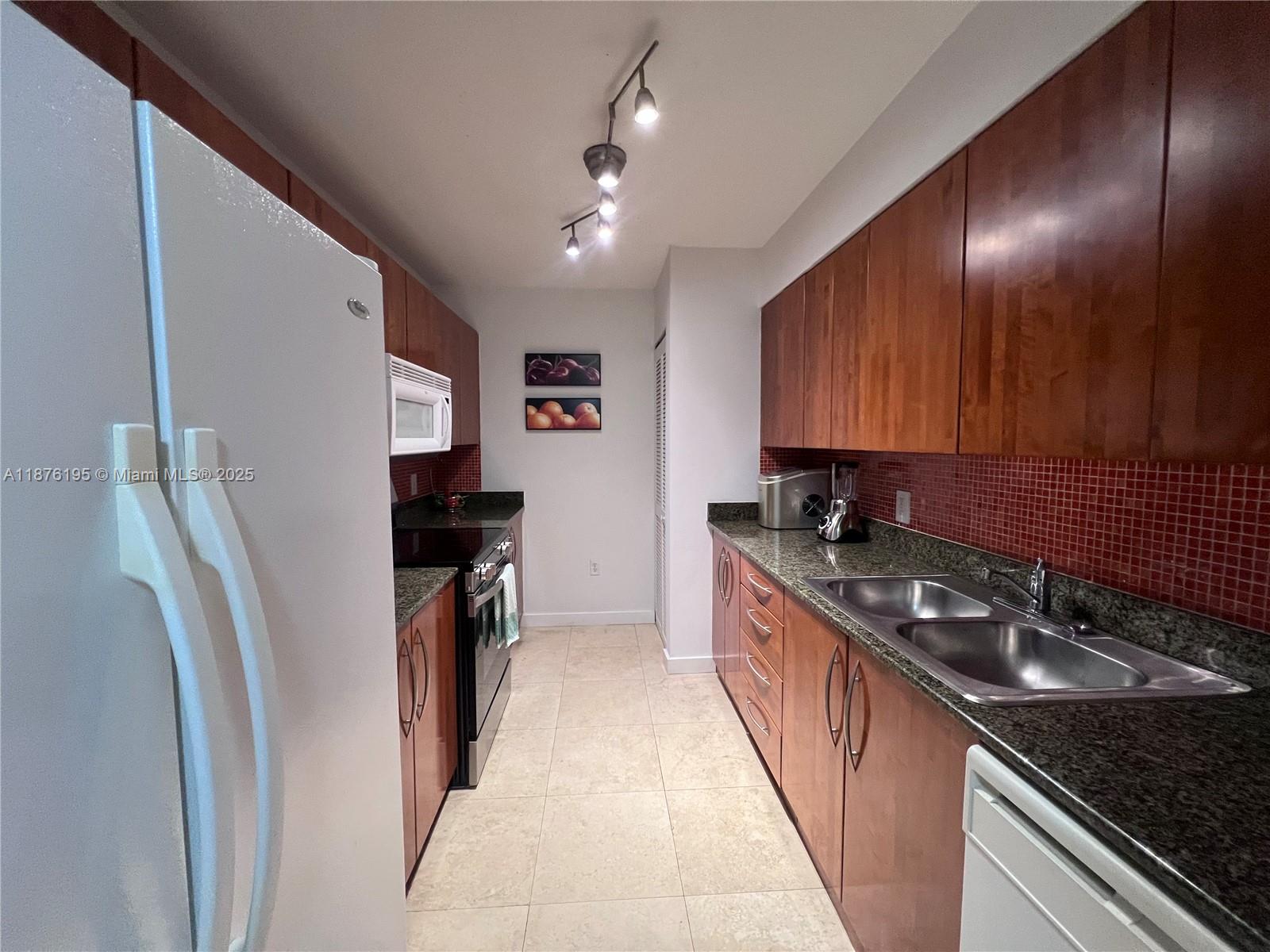 1200 Brickell Bay Dr #2809, Miami FL 33131