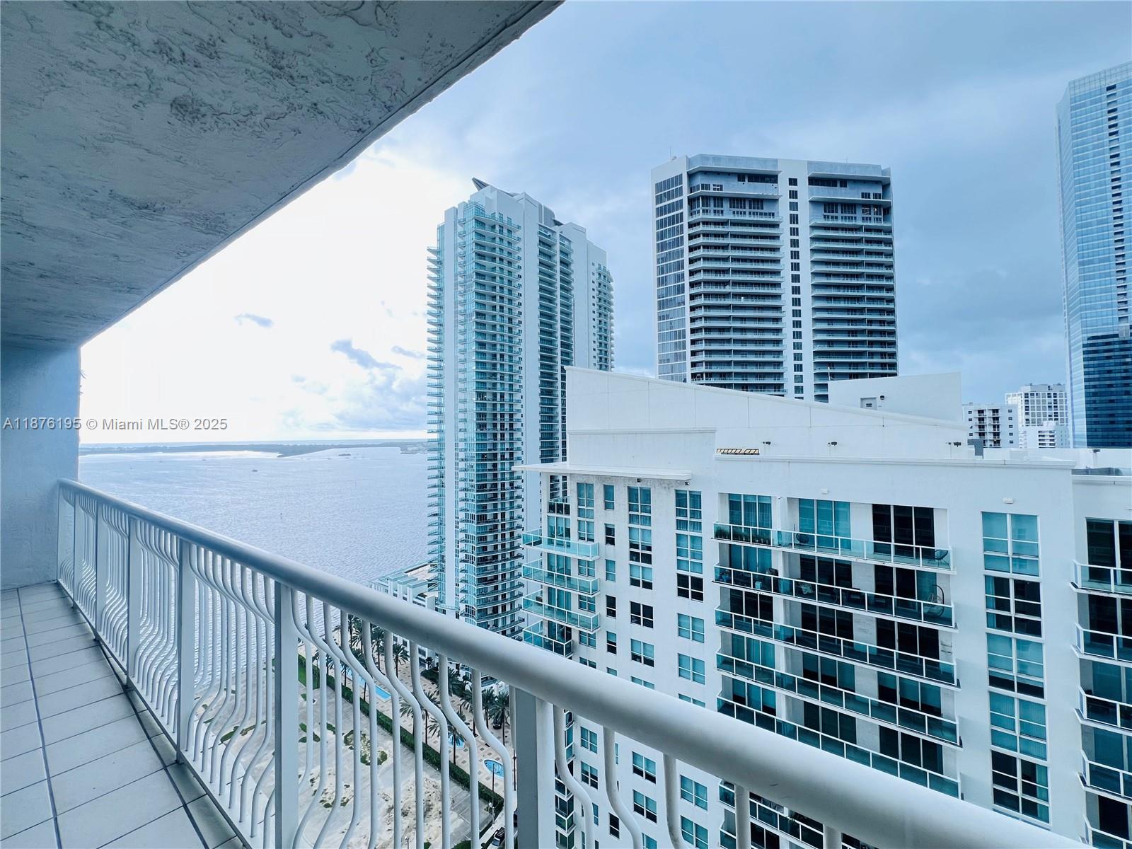 1200 Brickell Bay Dr #2809, Miami FL 33131