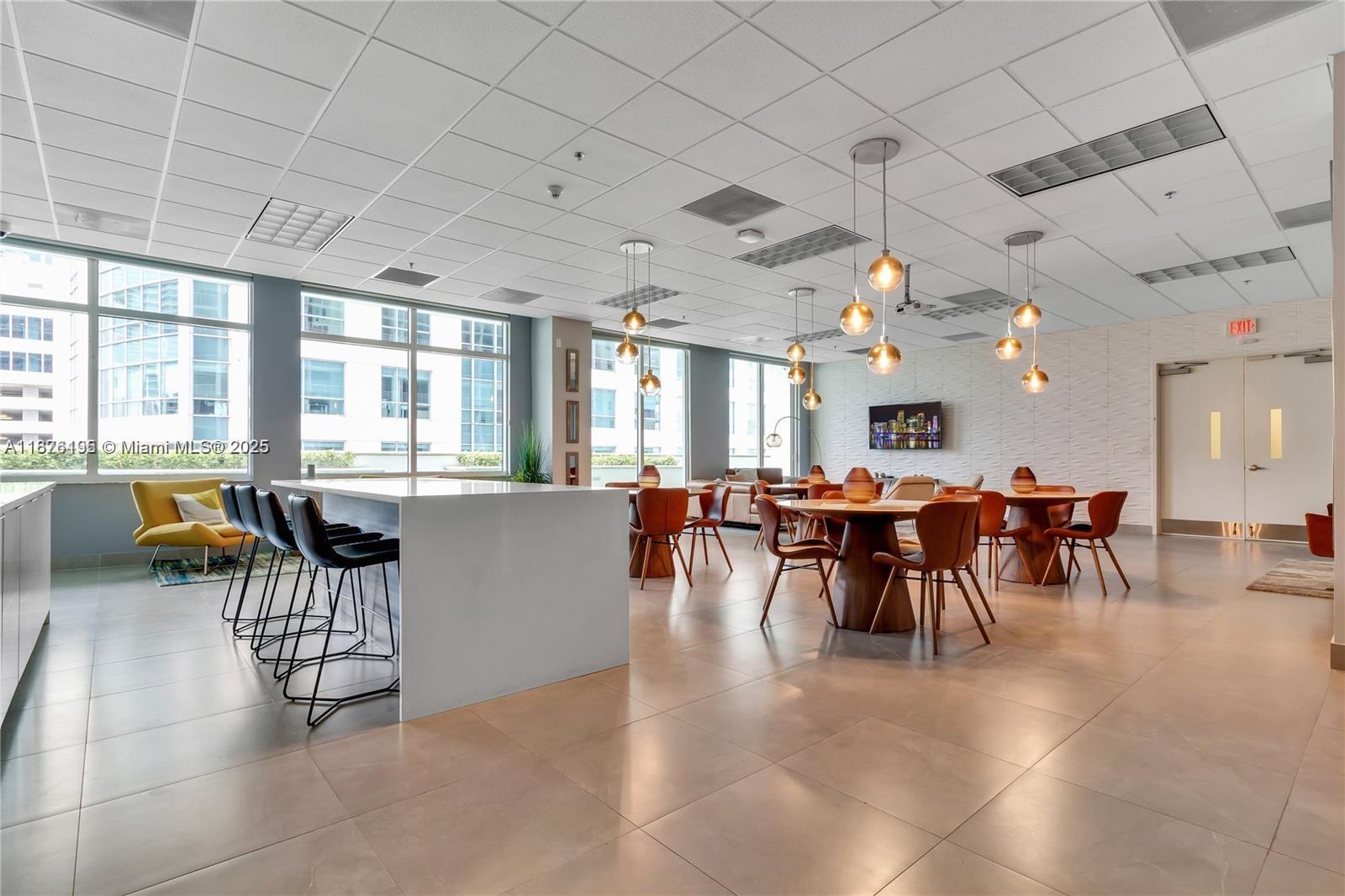1200 Brickell Bay Dr #2809, Miami FL 33131