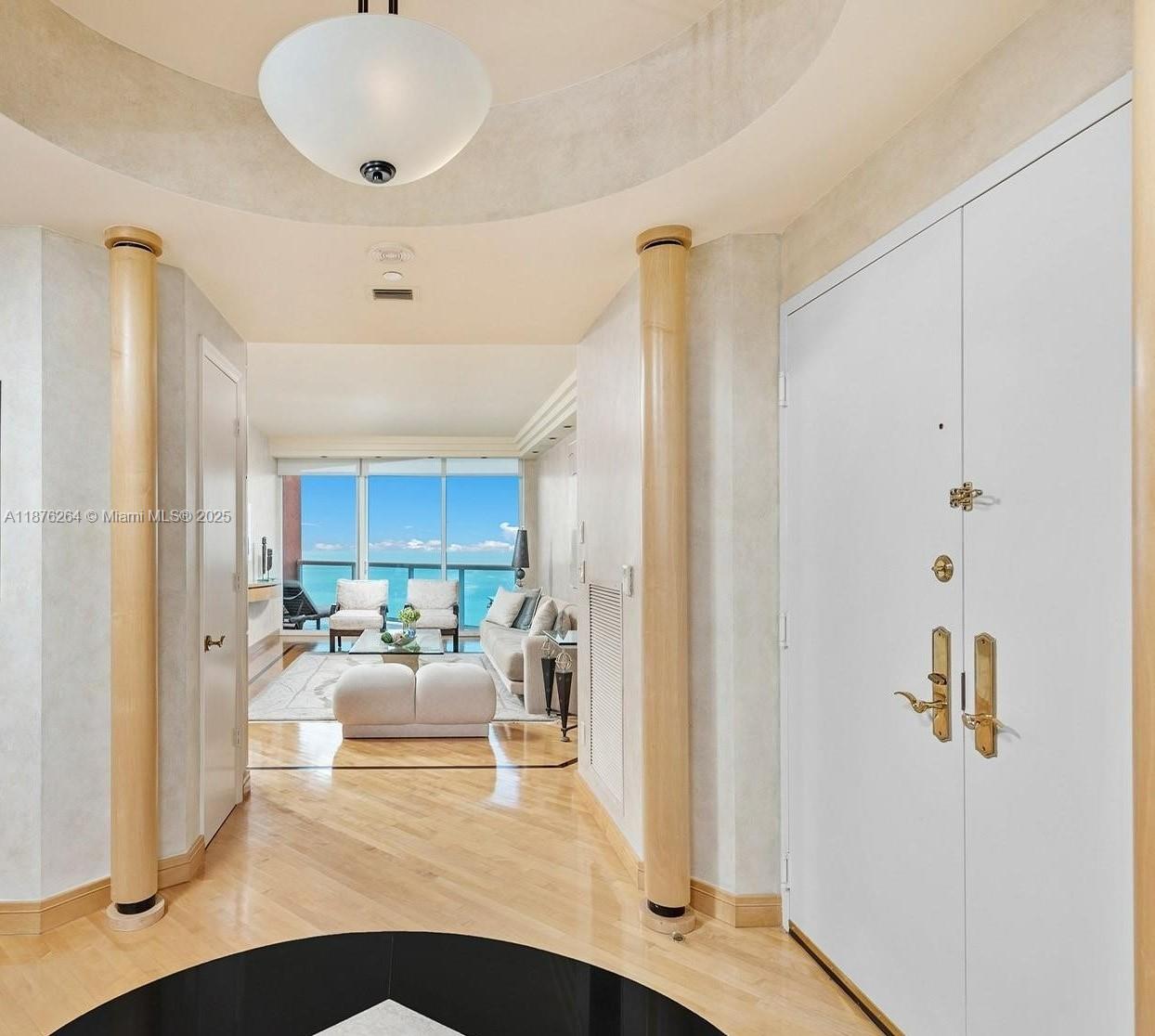 300 S Pointe Dr #3504, Miami Beach FL 33139