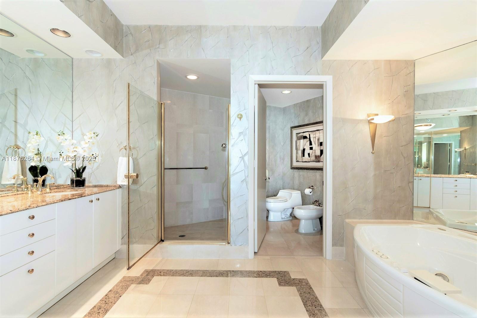 300 S Pointe Dr #3504, Miami Beach FL 33139