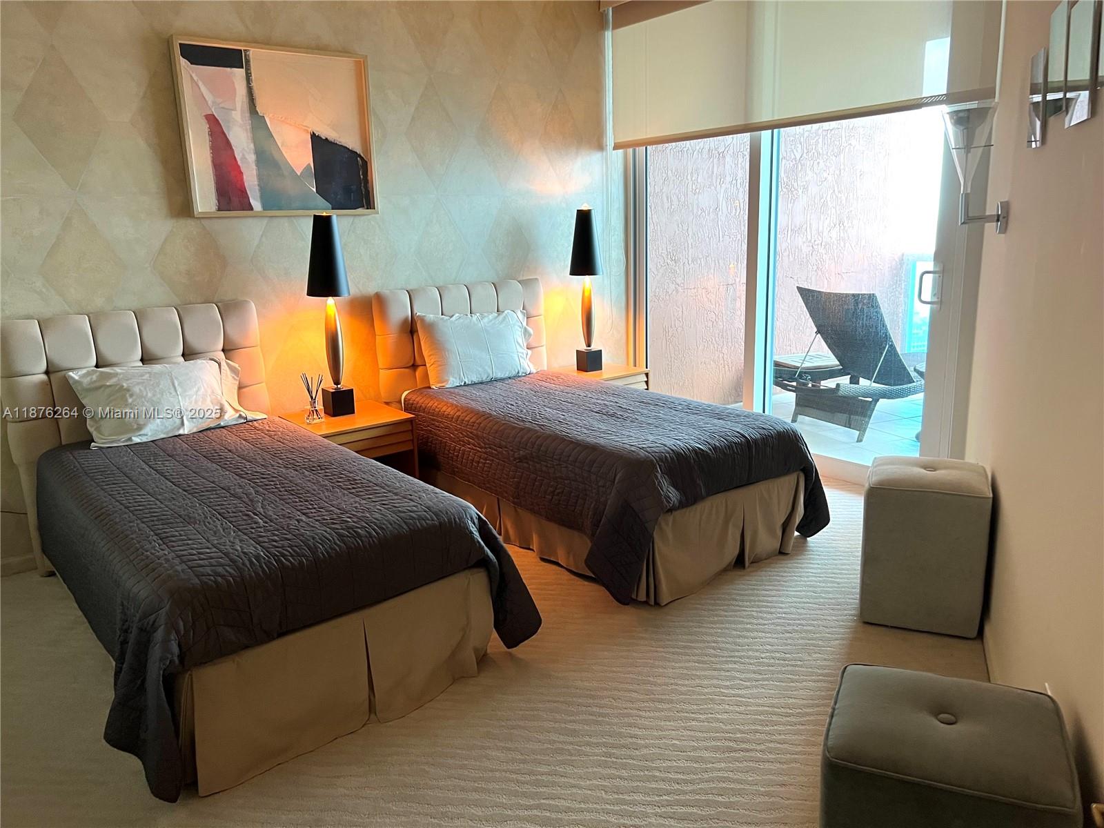 300 S Pointe Dr #3504, Miami Beach FL 33139