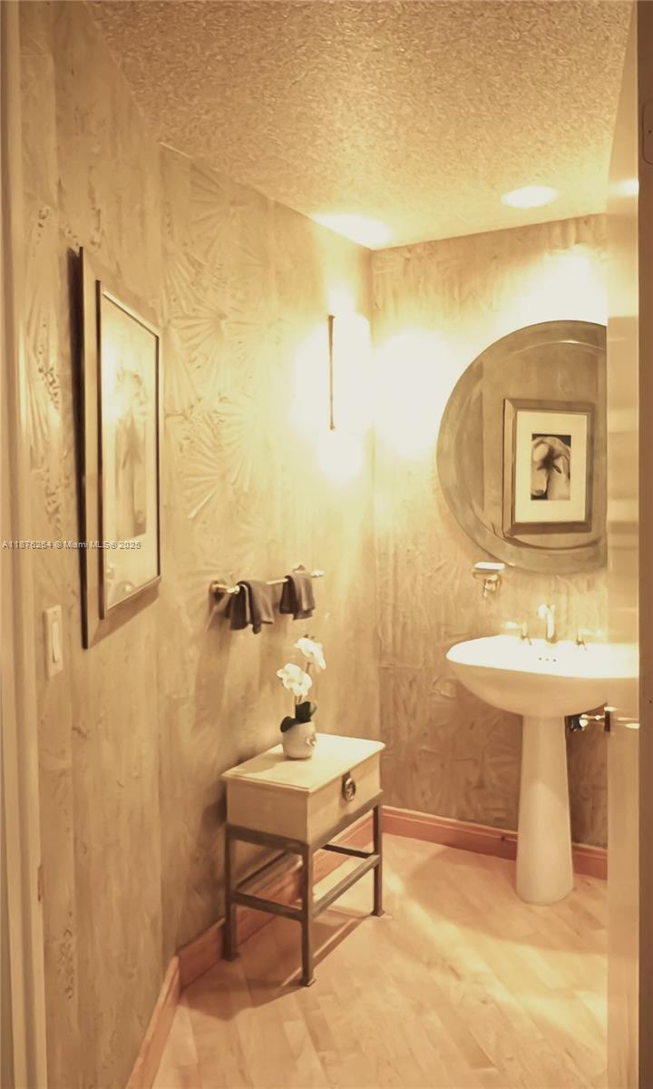 300 S Pointe Dr #3504, Miami Beach FL 33139