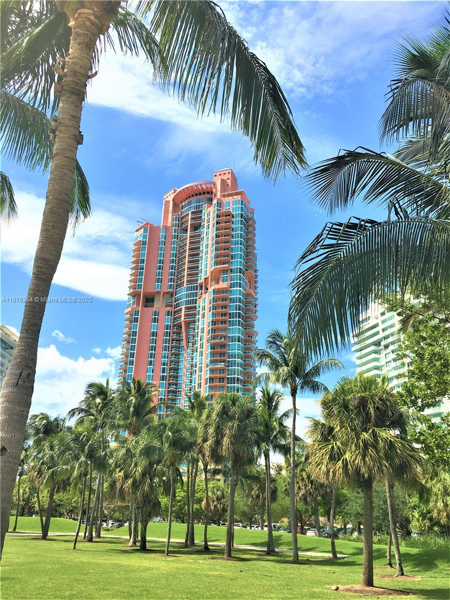300 S Pointe Dr #3504, Miami Beach FL 33139