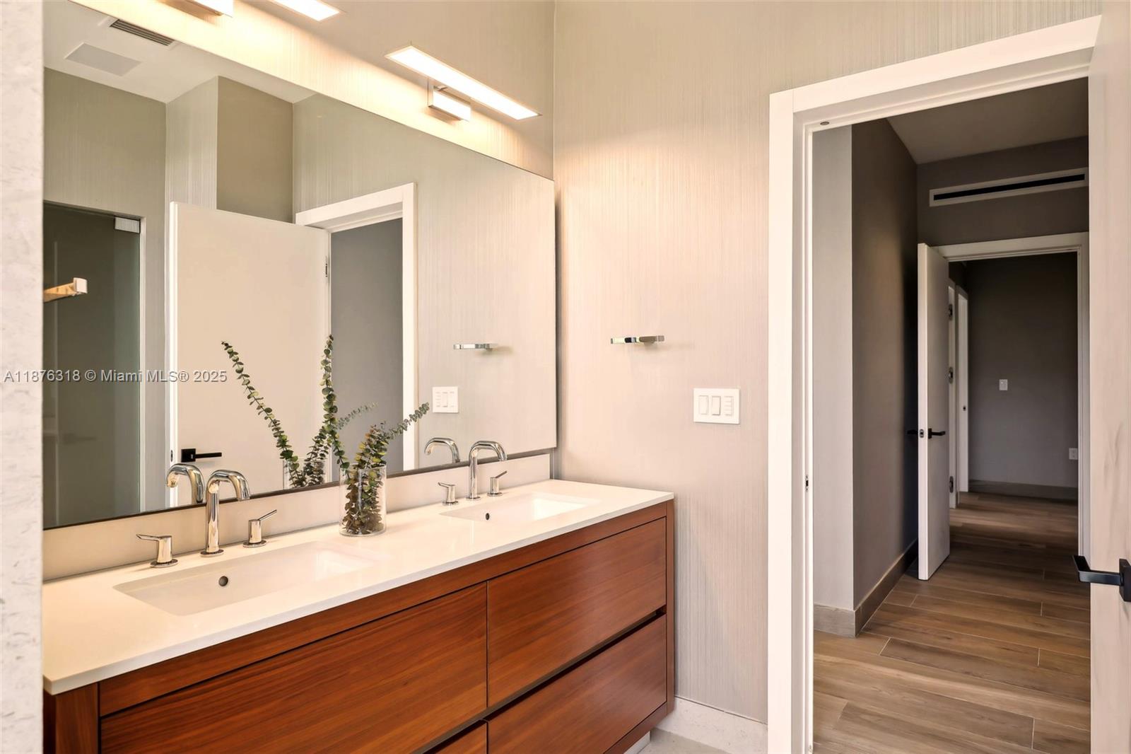 3581 E Glencoe St #309, Miami FL 33133