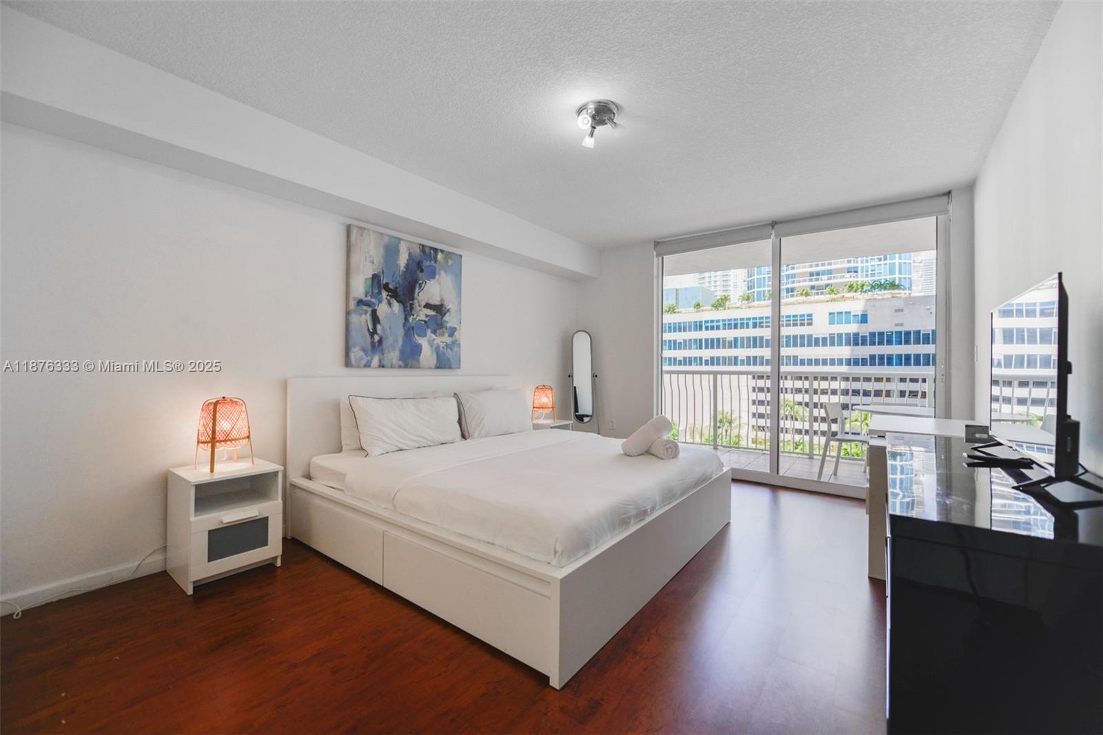1200 Brickell Bay Dr #1720, Miami FL 33131