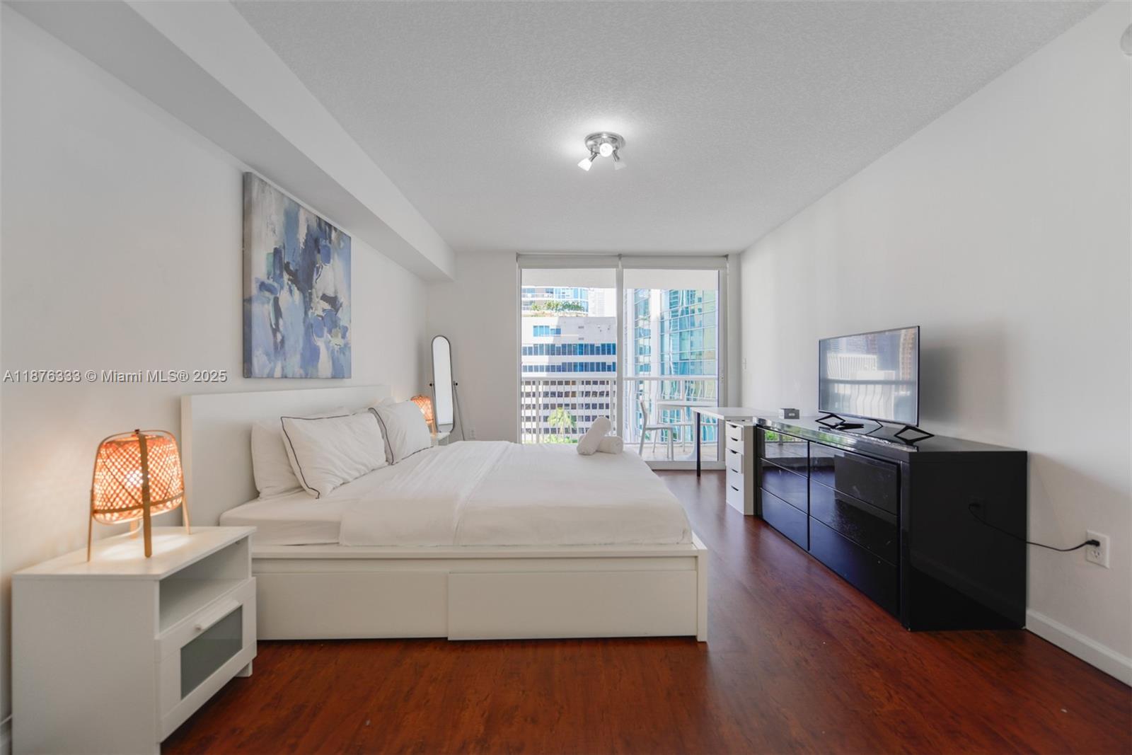 1200 Brickell Bay Dr #1720, Miami FL 33131