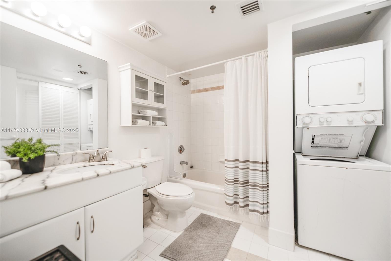 1200 Brickell Bay Dr #1720, Miami FL 33131
