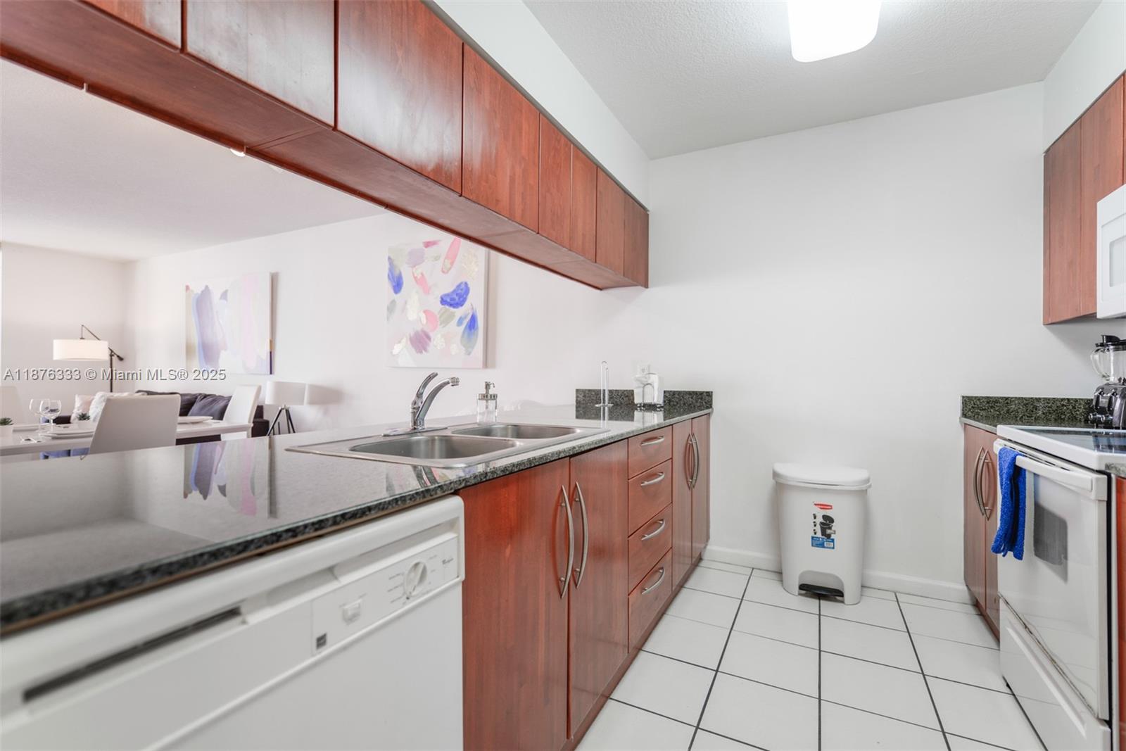 1200 Brickell Bay Dr #1720, Miami FL 33131