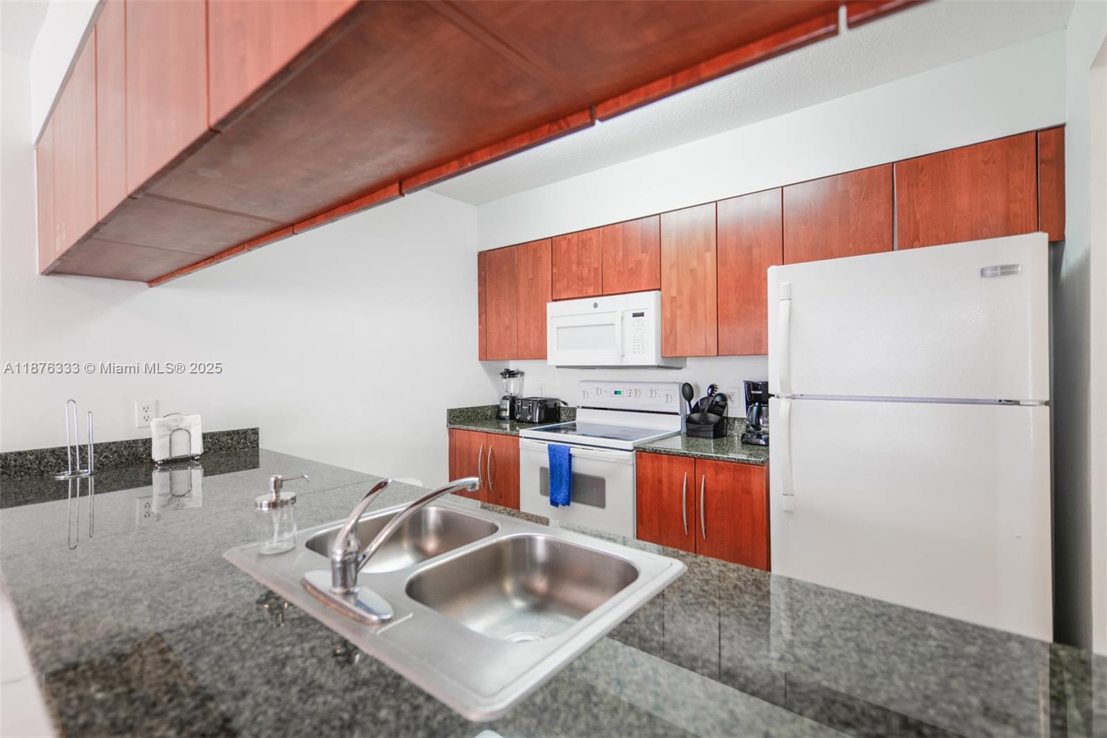 1200 Brickell Bay Dr #1720, Miami FL 33131