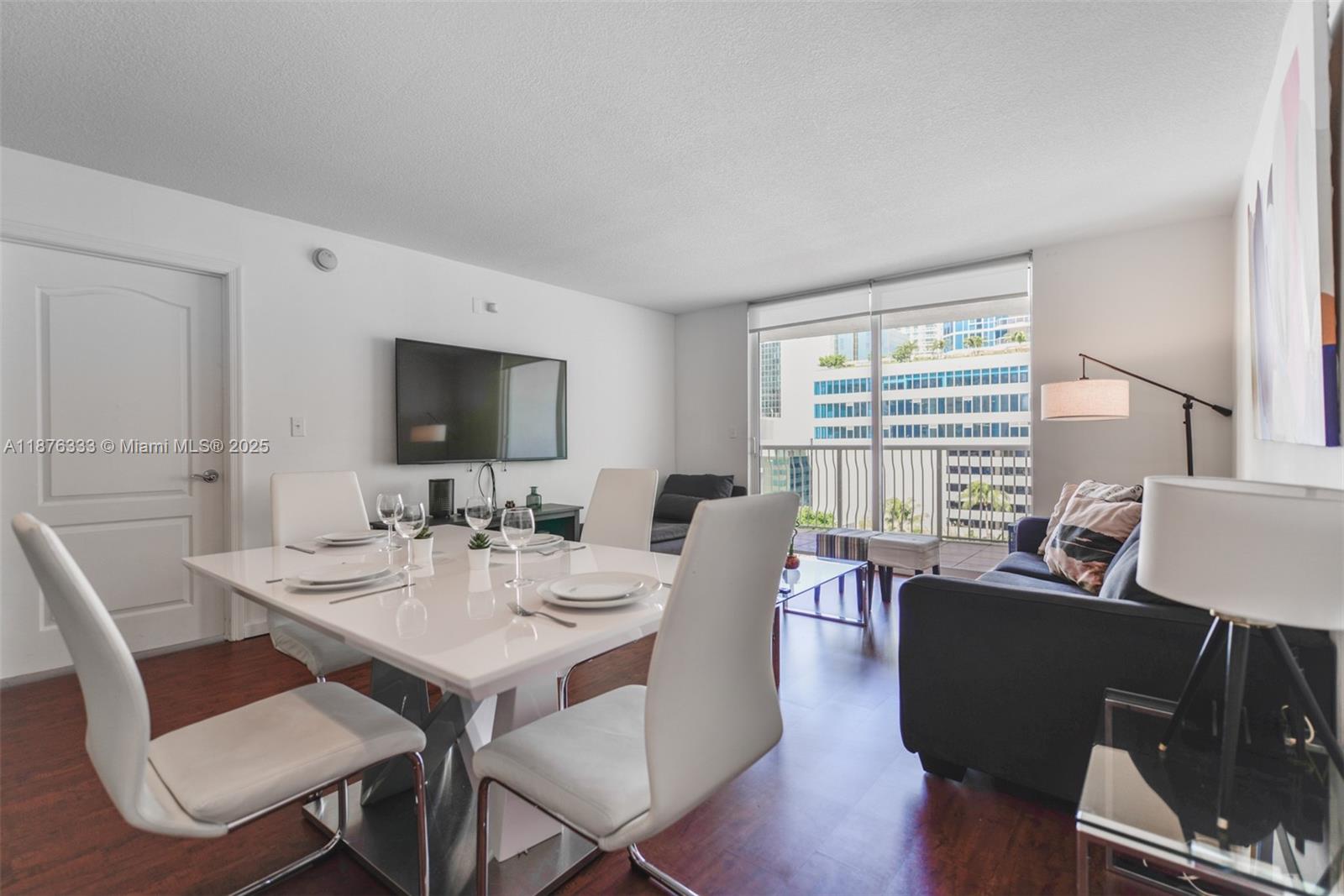1200 Brickell Bay Dr #1720, Miami FL 33131