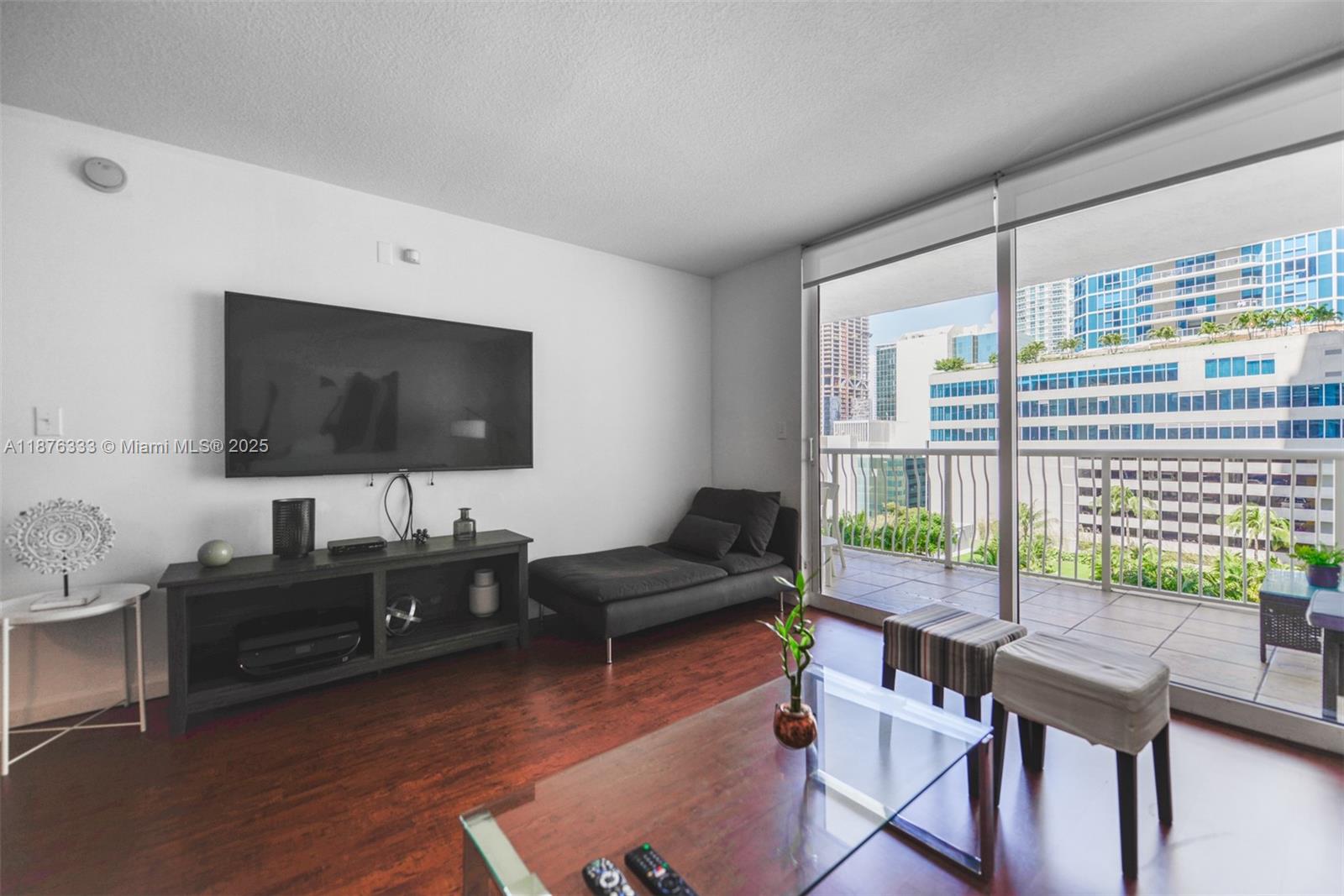 1200 Brickell Bay Dr #1720, Miami FL 33131