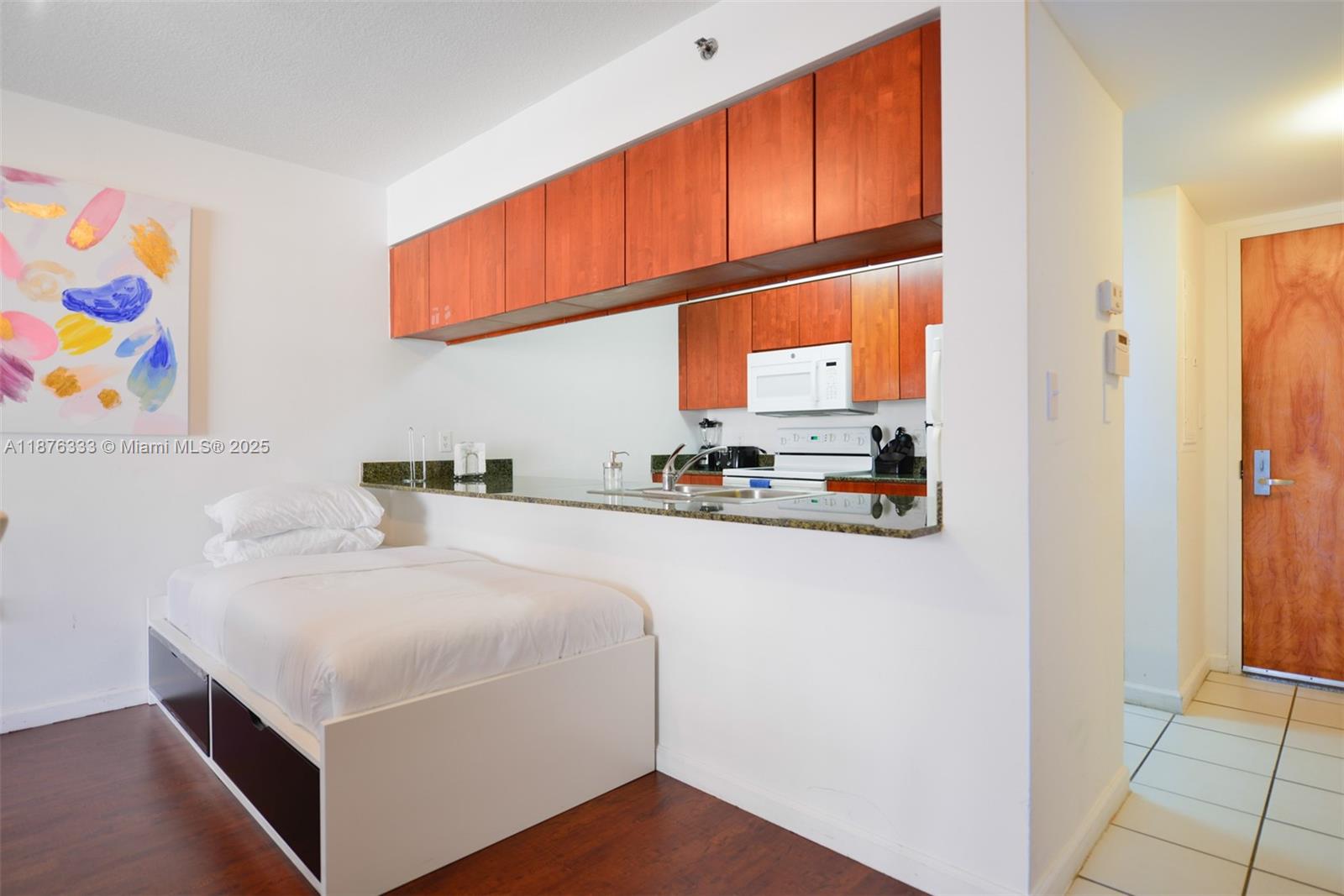 1200 Brickell Bay Dr #1720, Miami FL 33131