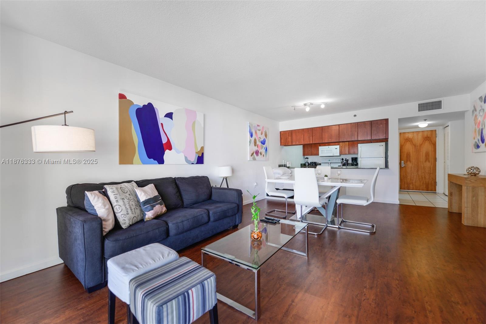 1200 Brickell Bay Dr #1720, Miami FL 33131