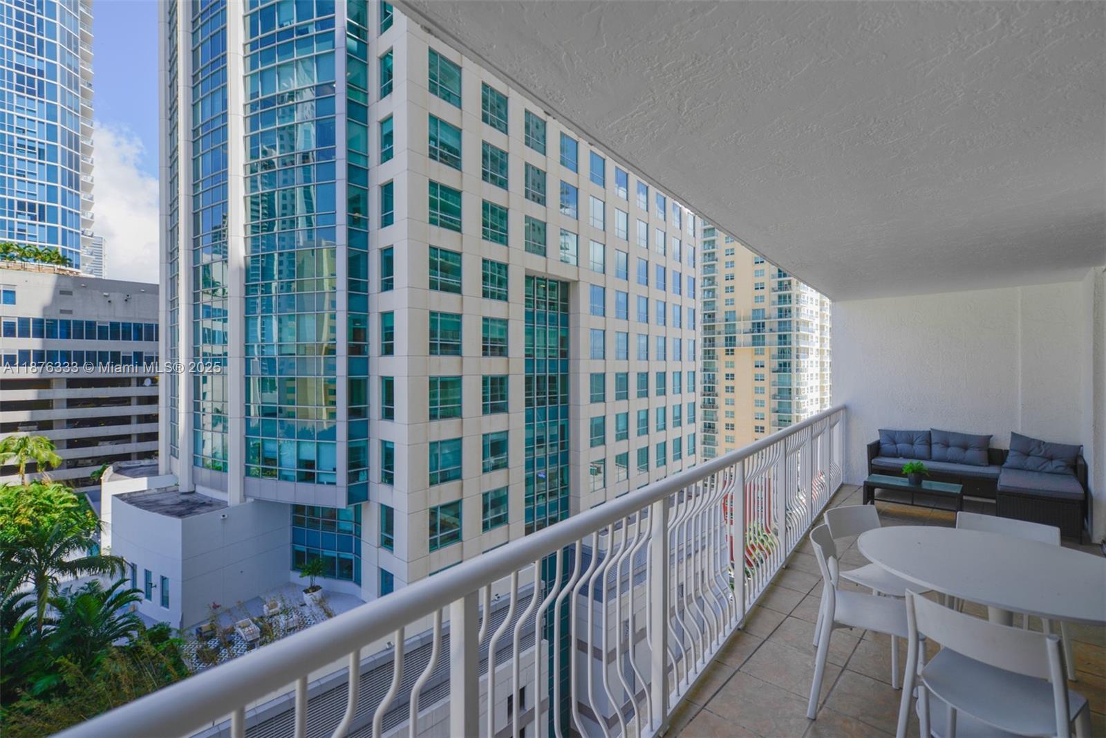 1200 Brickell Bay Dr #1720, Miami FL 33131