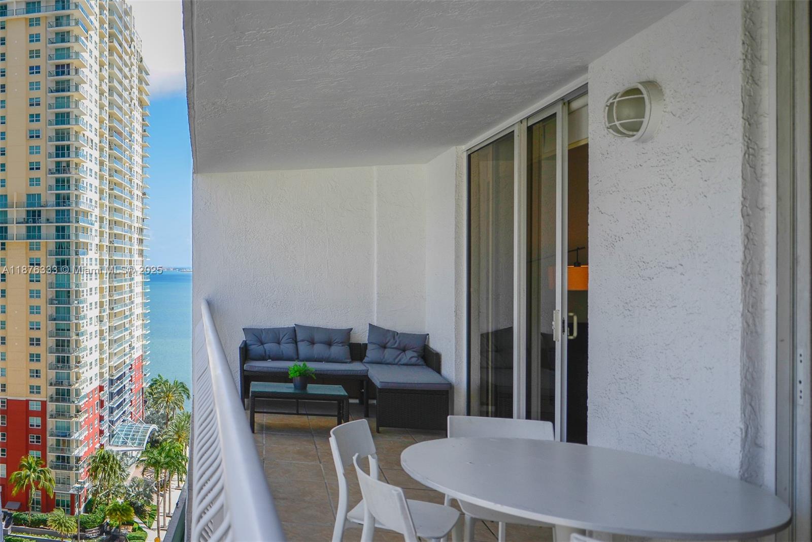 1200 Brickell Bay Dr #1720, Miami FL 33131