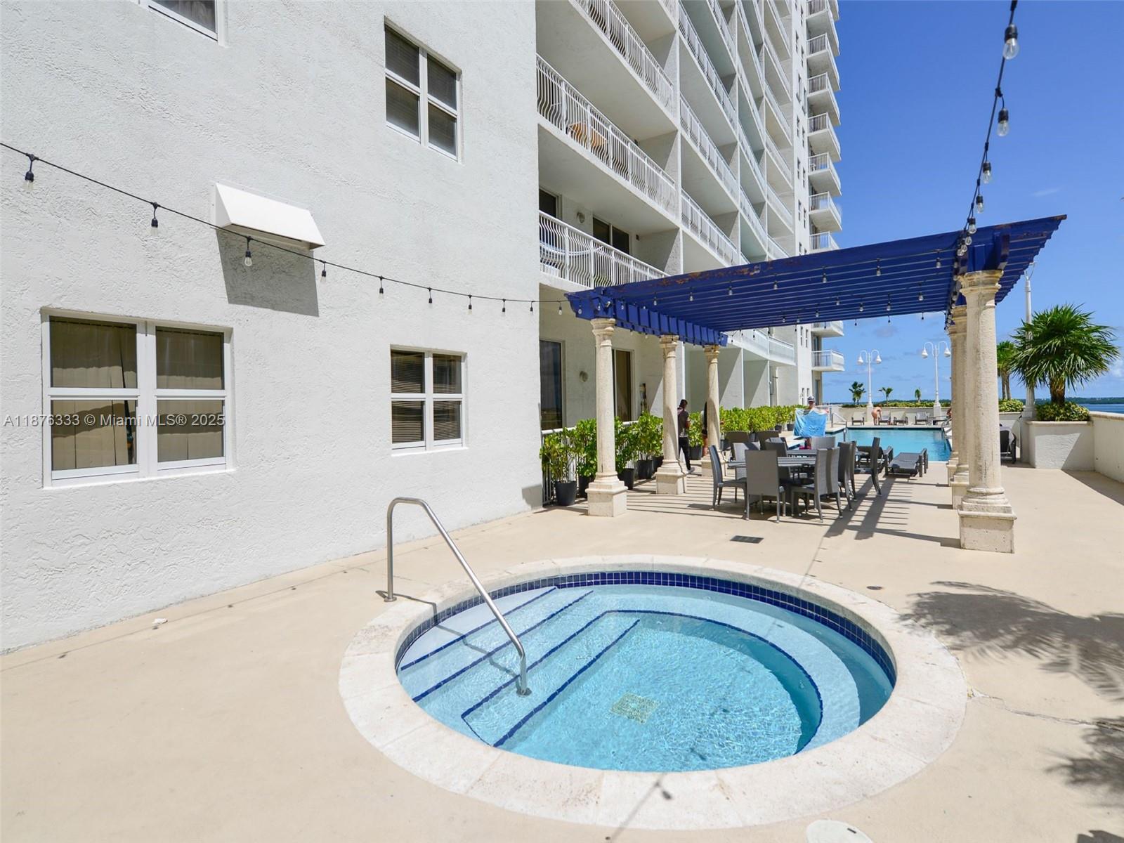 1200 Brickell Bay Dr #1720, Miami FL 33131