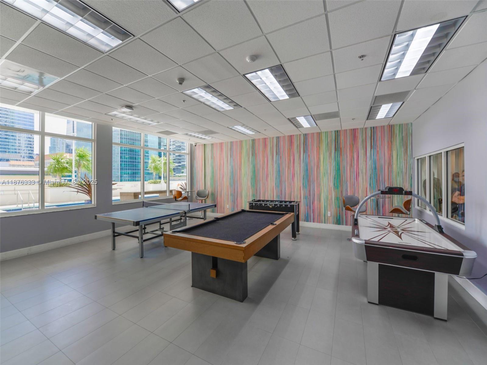 1200 Brickell Bay Dr #1720, Miami FL 33131