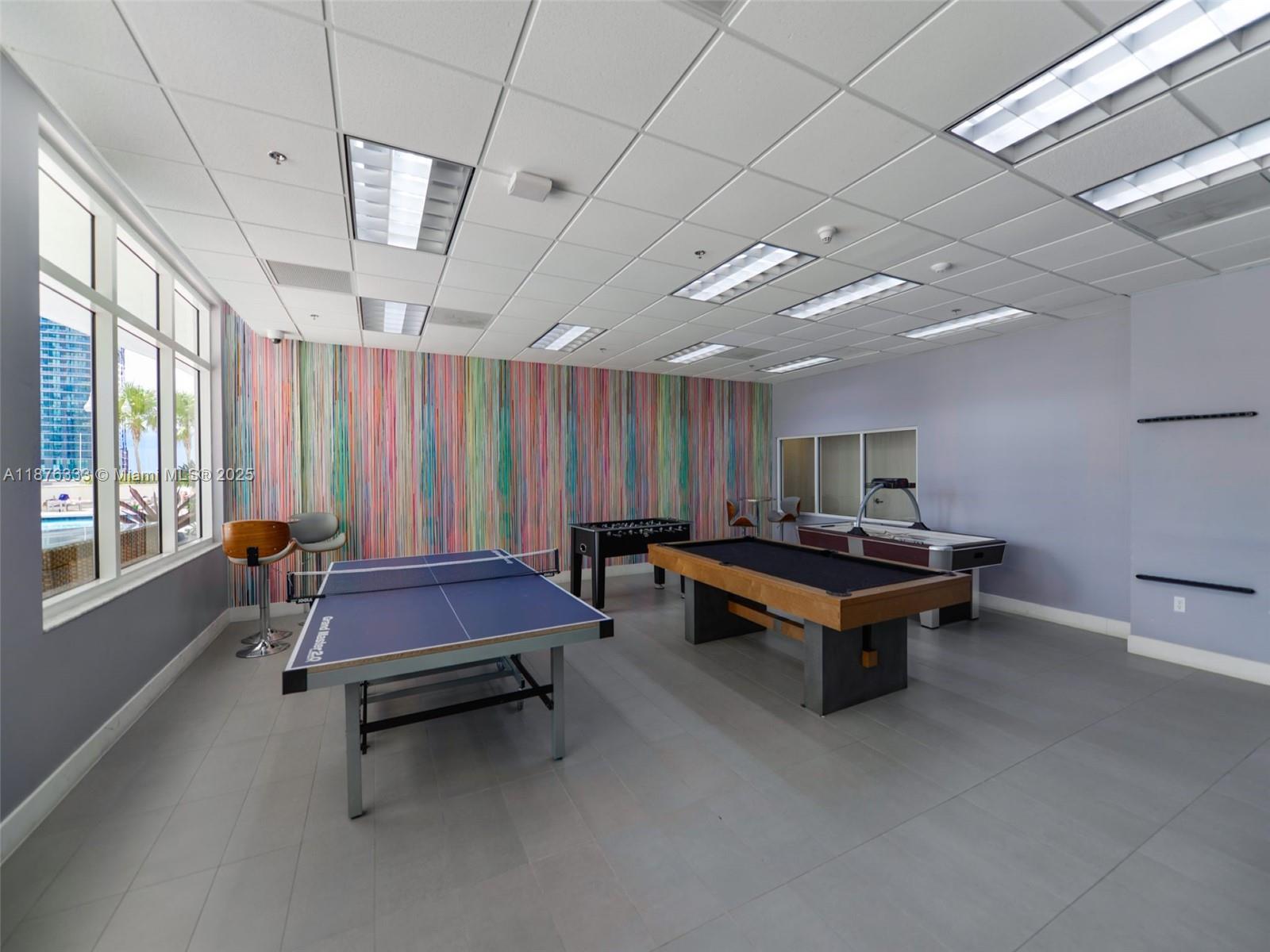 1200 Brickell Bay Dr #1720, Miami FL 33131
