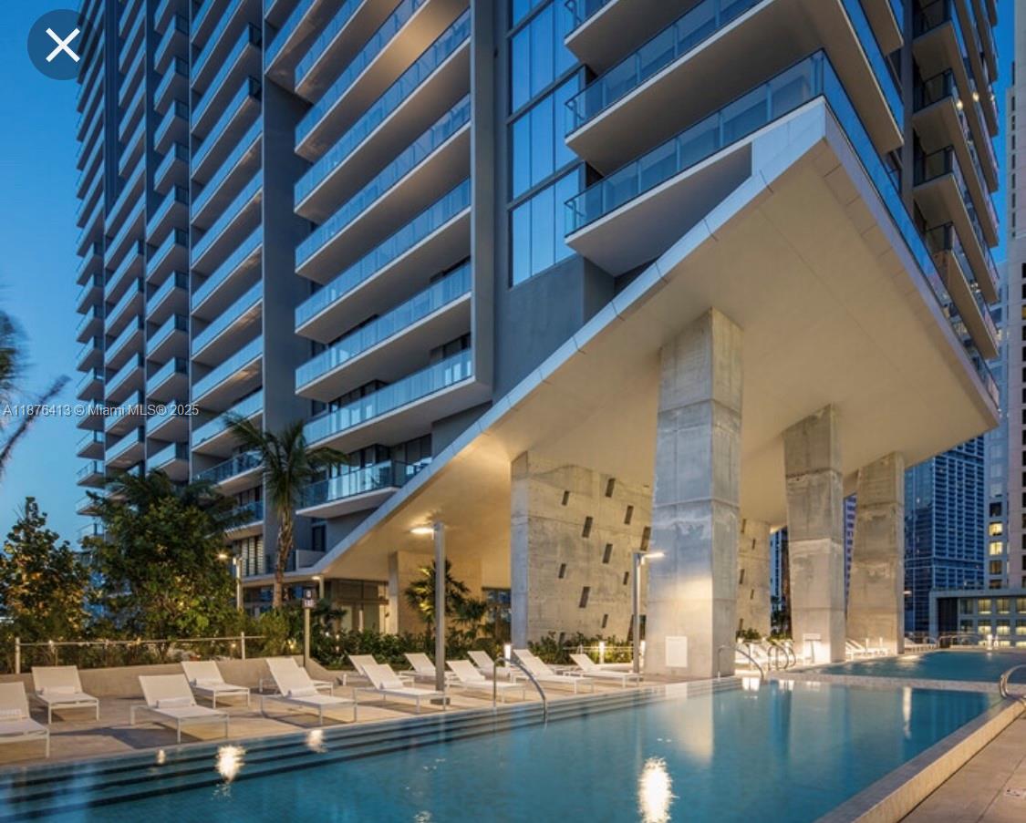 68 SE 6th St #2502, Miami FL 33131