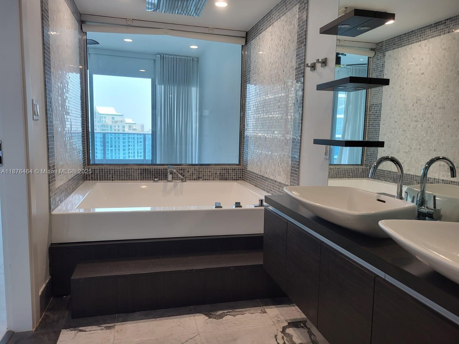 200 Biscayne Boulevard Way #4203, Miami FL 33131