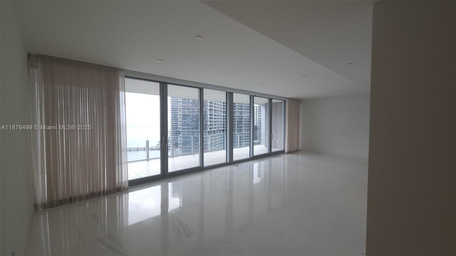 300 Biscayne Boulevard Way #2402E, Miami FL 33131