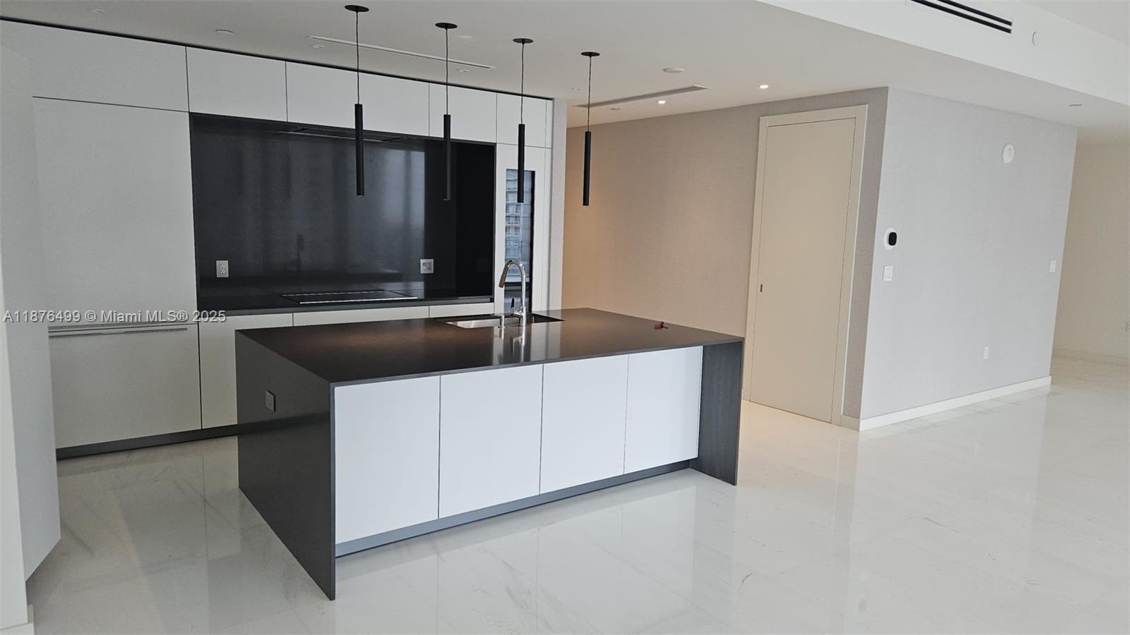 300 Biscayne Boulevard Way #2402E, Miami FL 33131